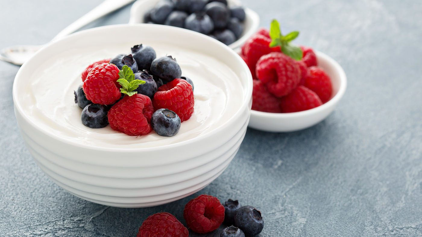 greek yogurt with berries